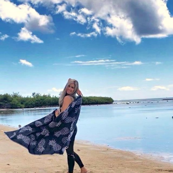 GoodMoodSwim Beach Towel // Pineapple Design // Blue and white - Picture 6 of 6